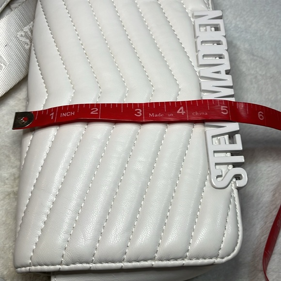 Steve Madden White Chevron Quilted Crossbody Bag - Picture 11 of 13